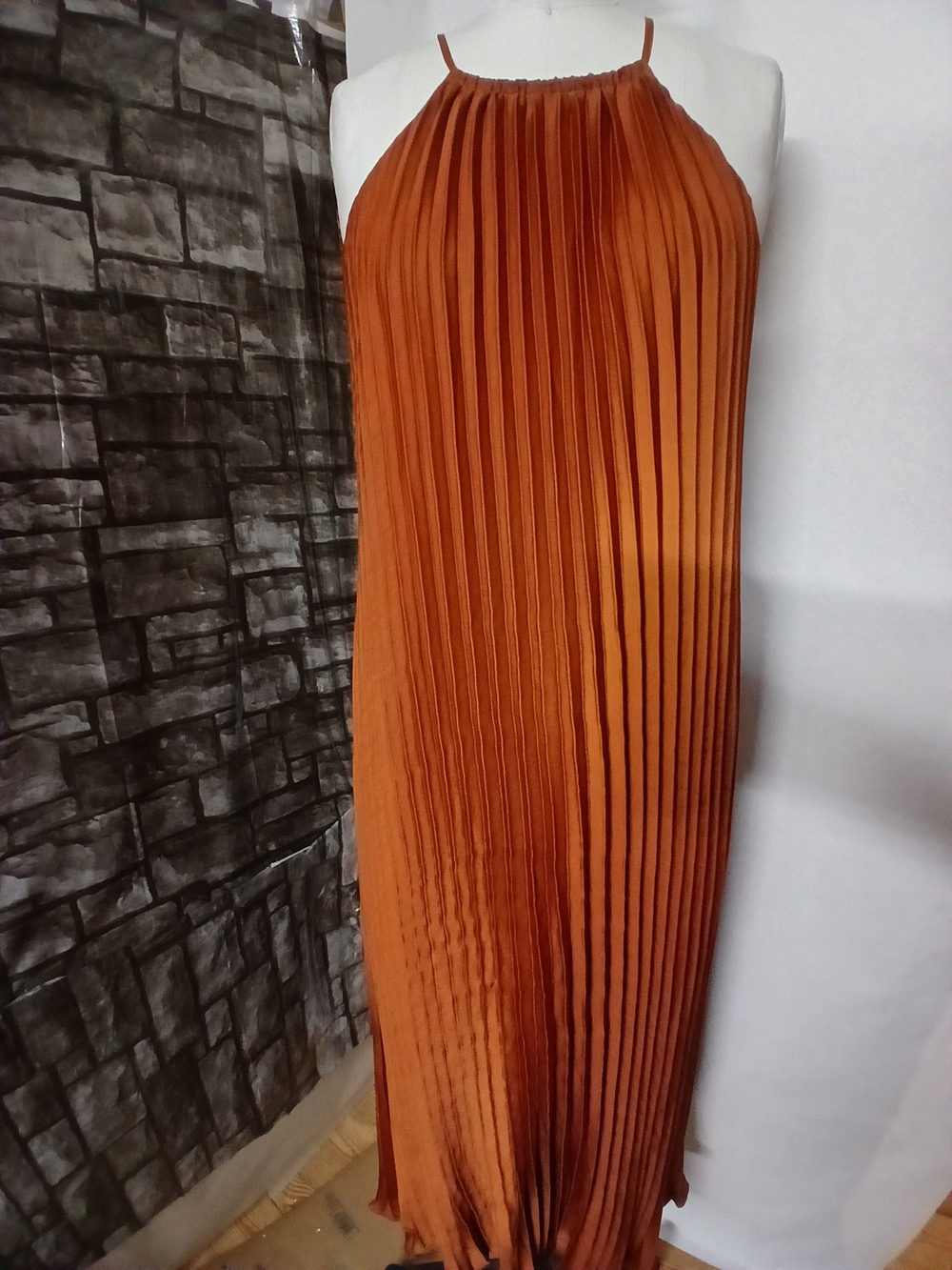 Banana Republic Pleated Maxi Dress in Rust Orange. - Picture 5 of 10